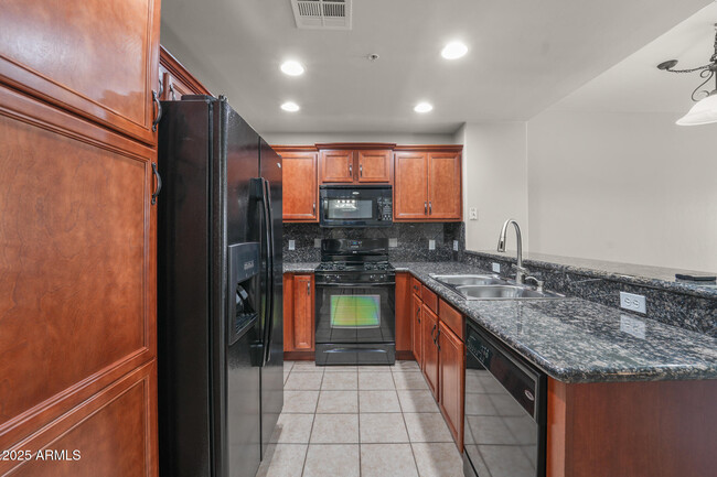 Building Photo - 5350 E Deer Valley Dr