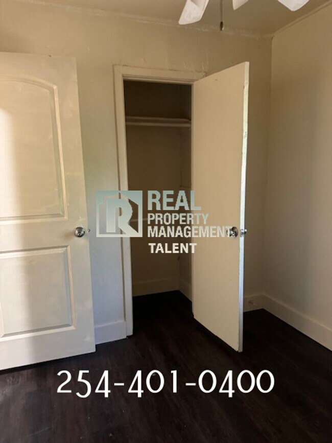 Building Photo - DEAL ALERT! Charming Vintage 3-bedroom, 1-...