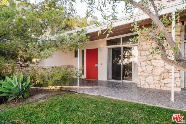 Building Photo - 15515 Via De Las Olas Via