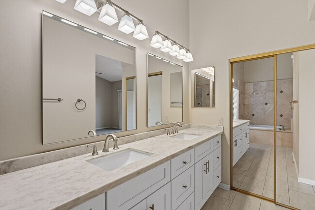 Building Photo - Scottsdale Ranch - Three Bedrooms and POOL!