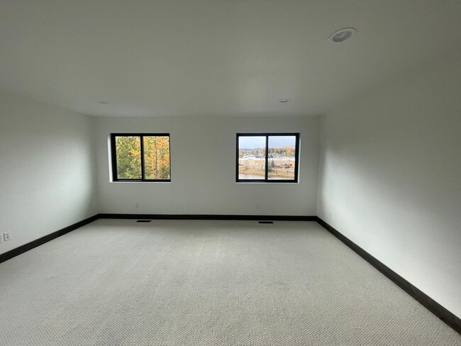 Building Photo - Whitefish Landing Town House