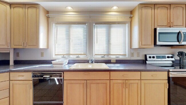 Building Photo - The Mylandia | Beautiful and spacious University City – Charlotte house with a backyard, offering...
