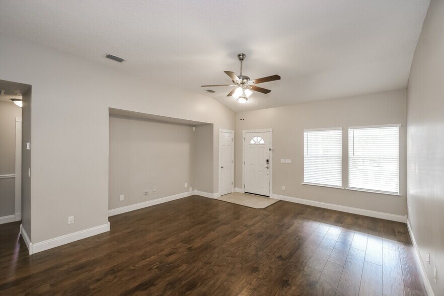 Building Photo - 7206 S Beekman Lake Dr