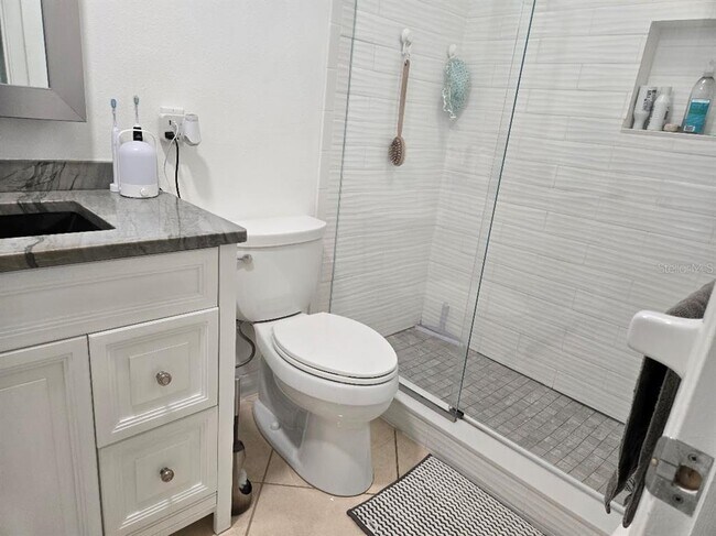 Building Photo - 650 Pinellas Point Dr S