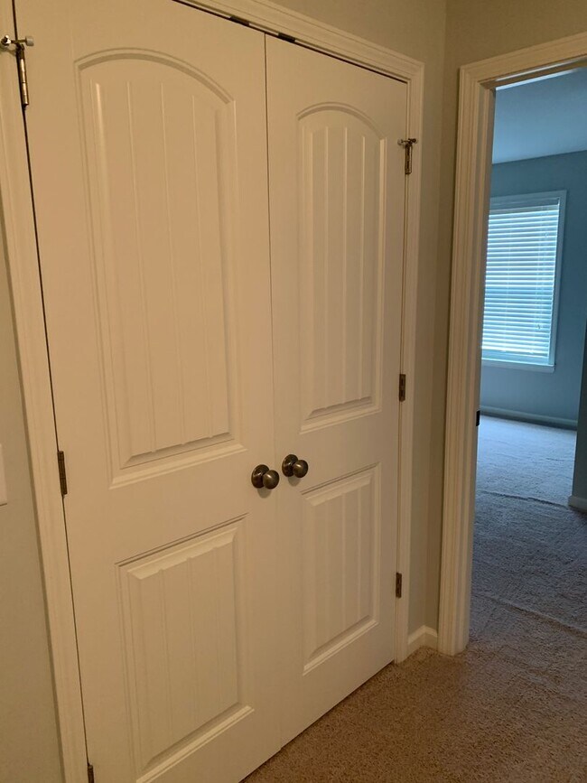 Building Photo - Yorktown Place-Gated Townhome Community-Tibet Ave.
