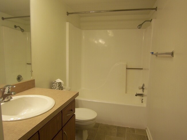 Building Photo - 103 Fieldcrest St