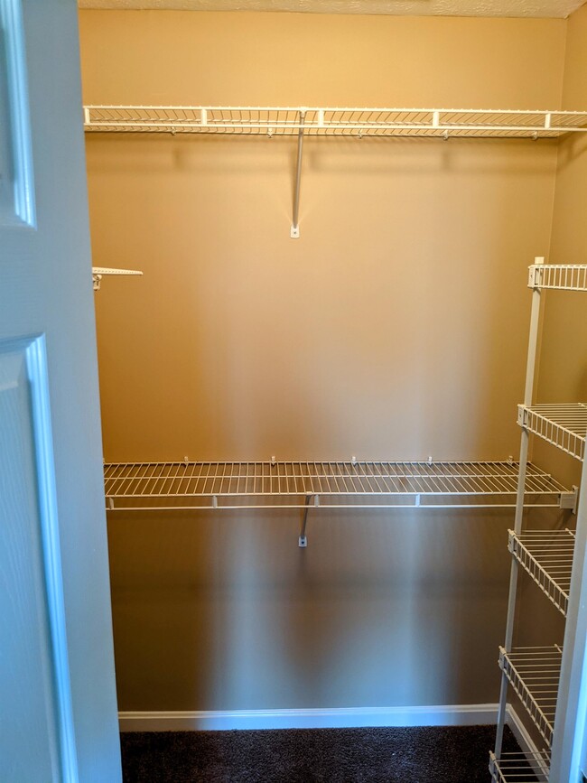 Building Photo - 5618 Bruns Dr