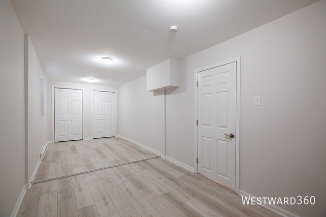 Building Photo - 4018 W Oakdale-1