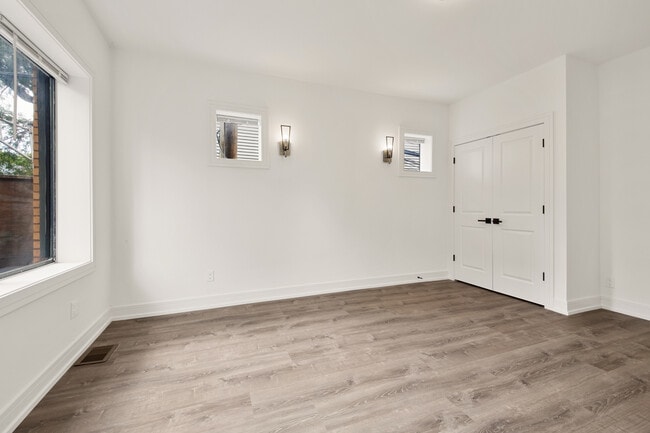 Building Photo - 3058 W Cortland St