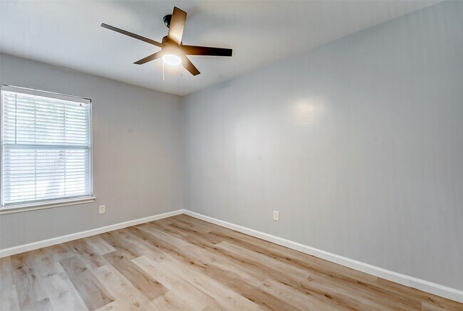 Building Photo - 5122 W Bellfort Ave