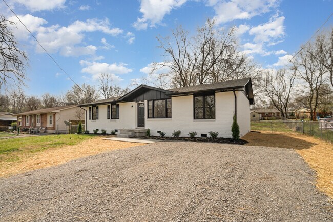 Building Photo - 122 Brookside Dr