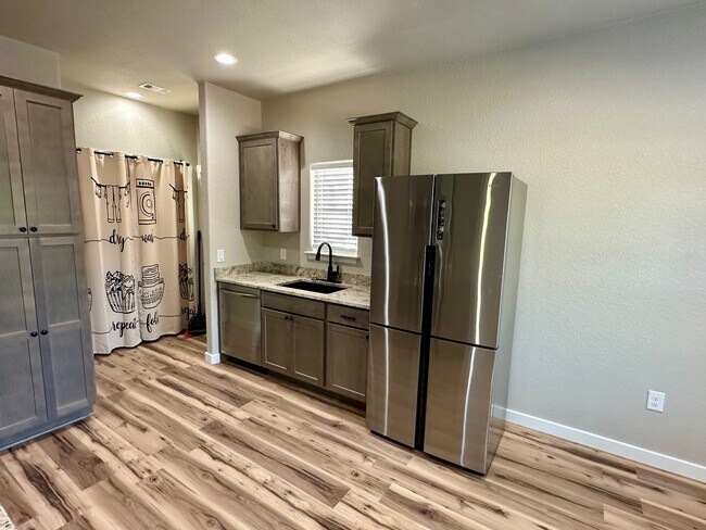 Building Photo - 1518 Sioux Trail