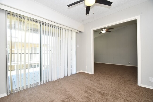 Building Photo - 700 Thicket Ln