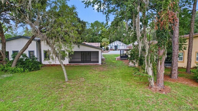 Building Photo - 83 Golfview Dr