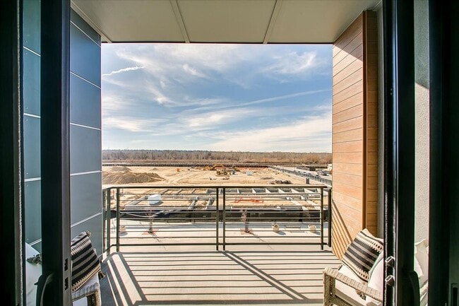 Building Photo - Absolutely! This home offers the perfect blend of luxury, convenience, and comfort.