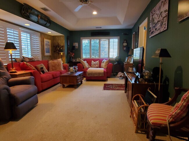 Building Photo - 6 Club Course Ln