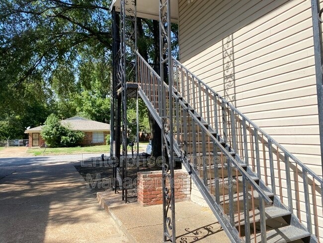 Building Photo - 1982 Goldbrier Ln