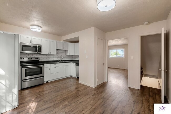 Building Photo - WELCOME HOME!