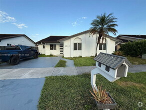 Building Photo - 1040 NW 127th Pl