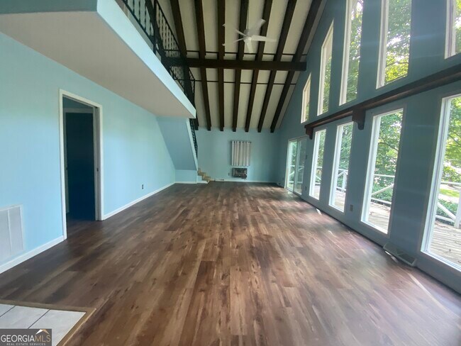 Building Photo - 522 Capri Dr
