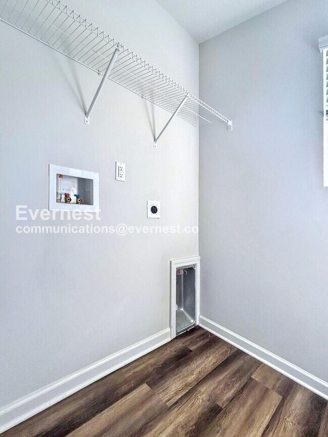 Building Photo - Limited Time Special Offer / 3 Bed, 3 Bath Home with Garage / Pet-Friendly / Vouchers Accepted / ...