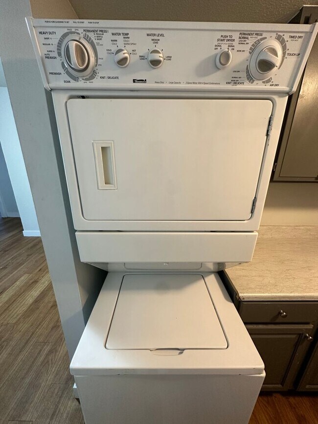 Building Photo - NShields636 (KC-LN-KB)