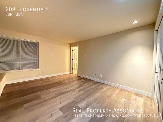 Building Photo - 209 Florentia St