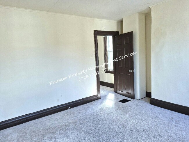 Building Photo - 1708 5th Ave