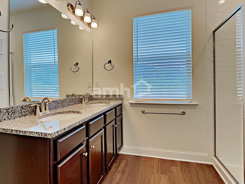 Building Photo - 5060 Canyon Creek Way