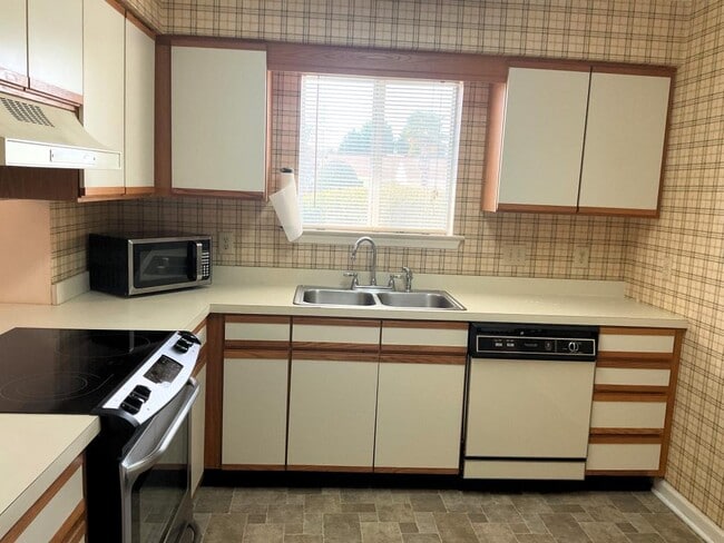 Building Photo - 604 Gleneagles Dr