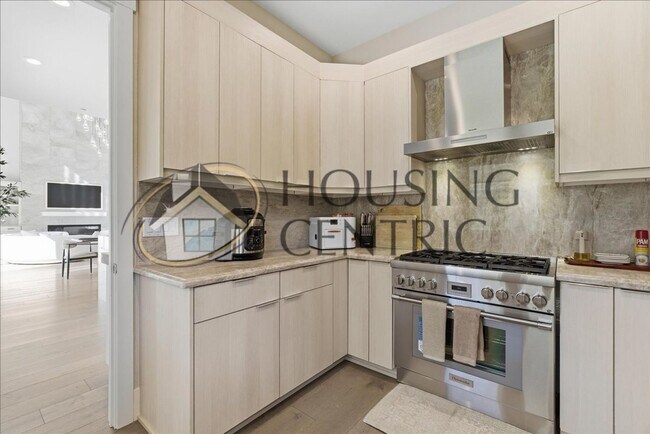 Building Photo - Unparalleled Executive Luxury Rental Home in Gated Community