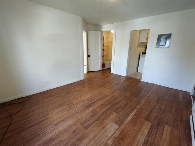 Building Photo - 425 Ray Ave NW