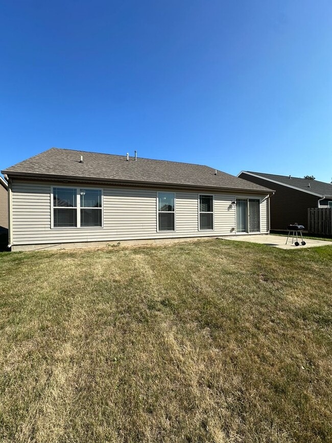 Building Photo - Lovely 3bdrm Home!