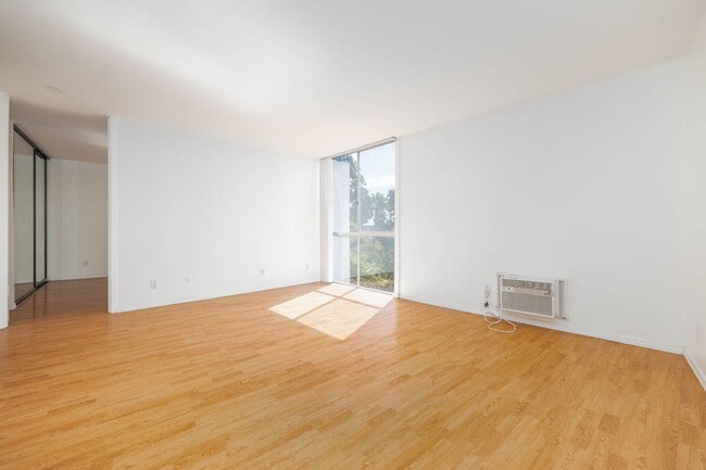 Building Photo - Pacific Isles - Point Loma Renovated Condo- Gated Community, Some Utilities Included, Parking, an...