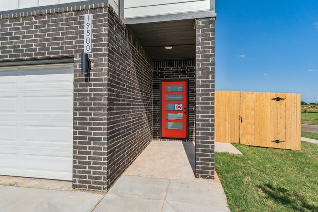 Building Photo - **New tenant incentive! Receive ($1200 CREDIT) applied to 2nd month's rent! Don’t miss your chanc...