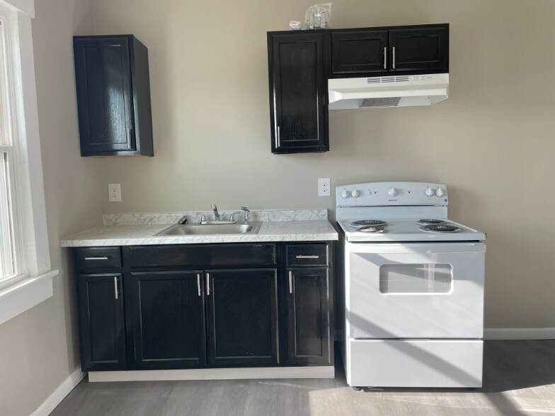 Building Photo - 912 Riverview Terrace