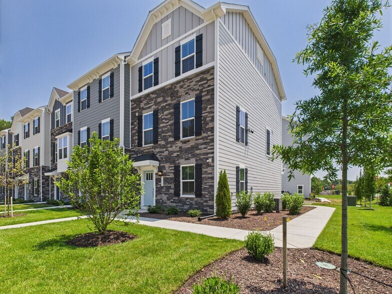 Building Photo - 9600 Laurel Ridge Ct