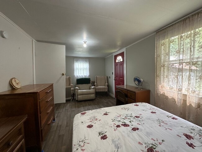 Building Photo - 3 bedroom/1 bath house  Fall Branch, TN