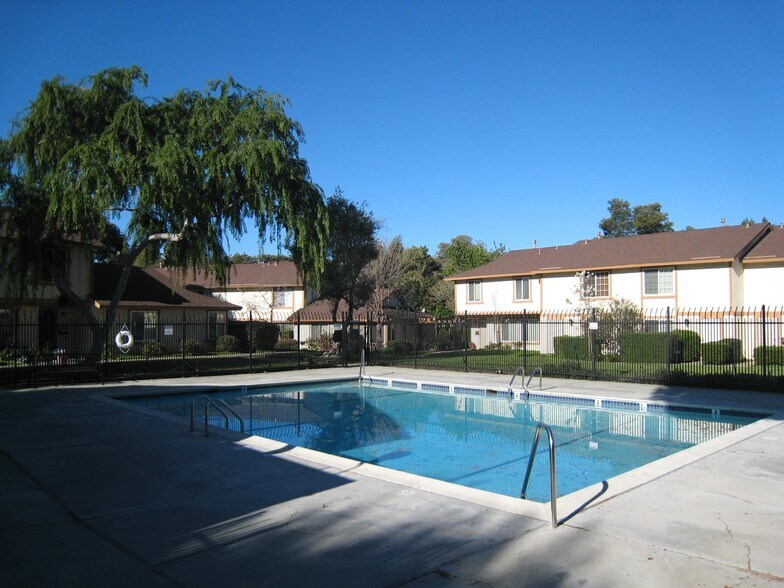 Building Photo - 2176 Spanishgate Ct