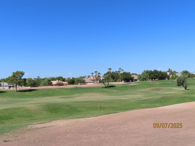 Building Photo - 4 Bedroom 2.5 Bath w/3 Car Garage in Super...