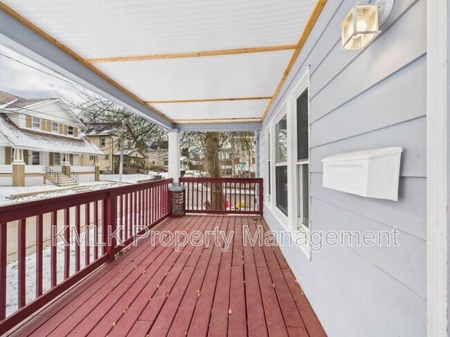 Building Photo - 594 Columbia Ave