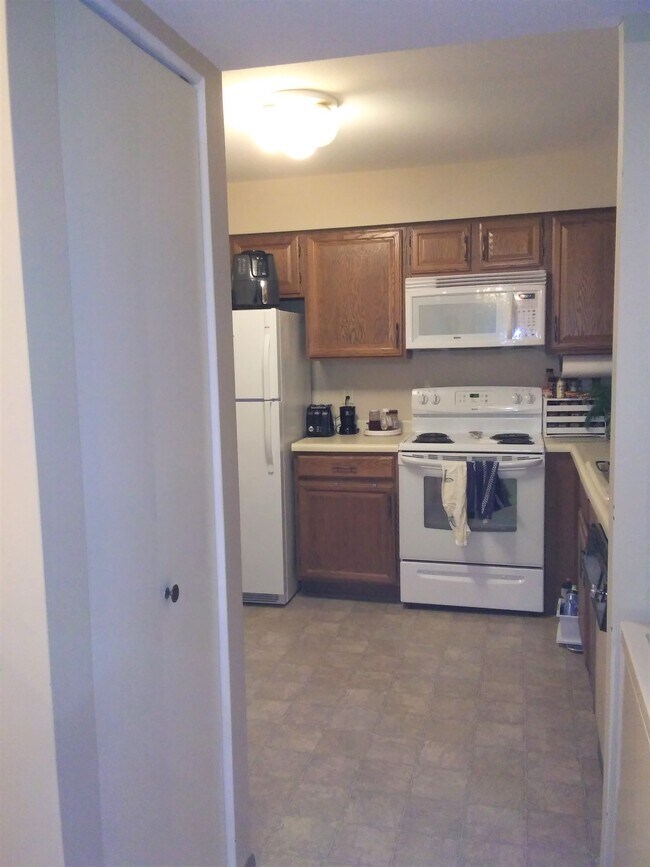 Building Photo - 3942 N Oakland Ave