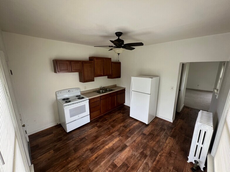 Building Photo - 413 10th St S