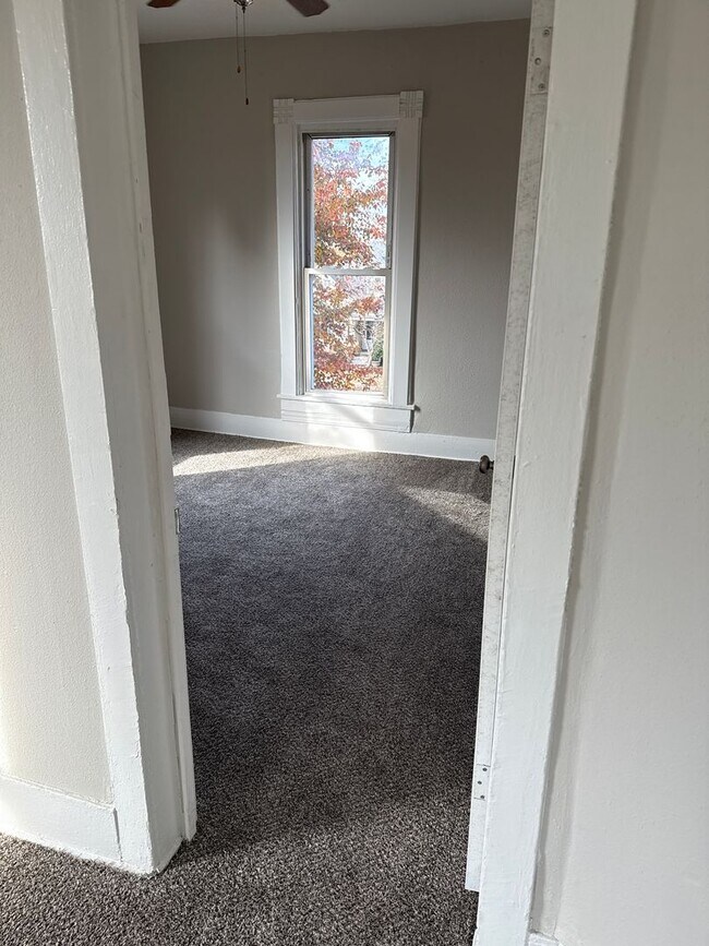 Building Photo - 3 bedroom/2 bath house