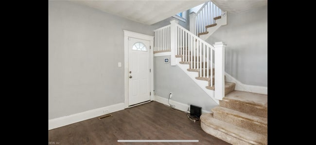 Side entrance/foyer/staircase - 3436 Chesapeake Blvd