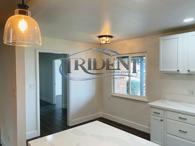 Building Photo - 685 N Barrett Rd