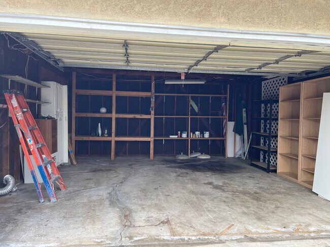 garage - 4549 Vista del Monte Ave