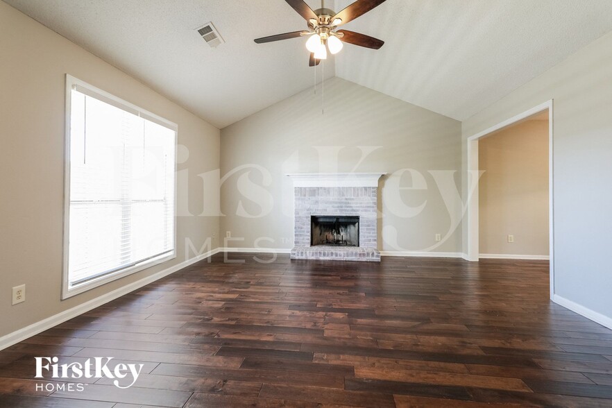 Building Photo - 453 Jasmine Dr