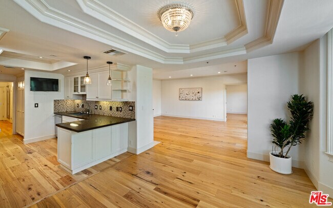 Building Photo - 575 S Barrington Ave