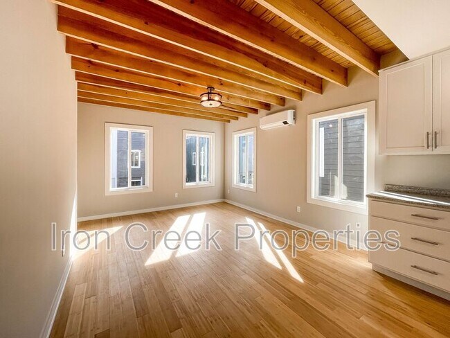 Building Photo - 53 W Cascade St